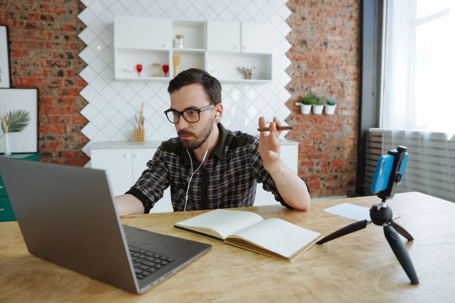 student taking free online courses at the university of south africa