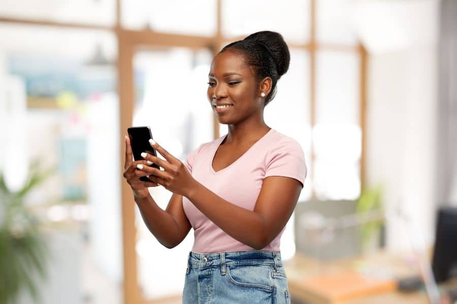 student sending application to tertiary institutions accepting late applications