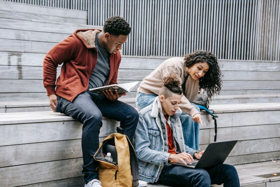 student studying free online courses
