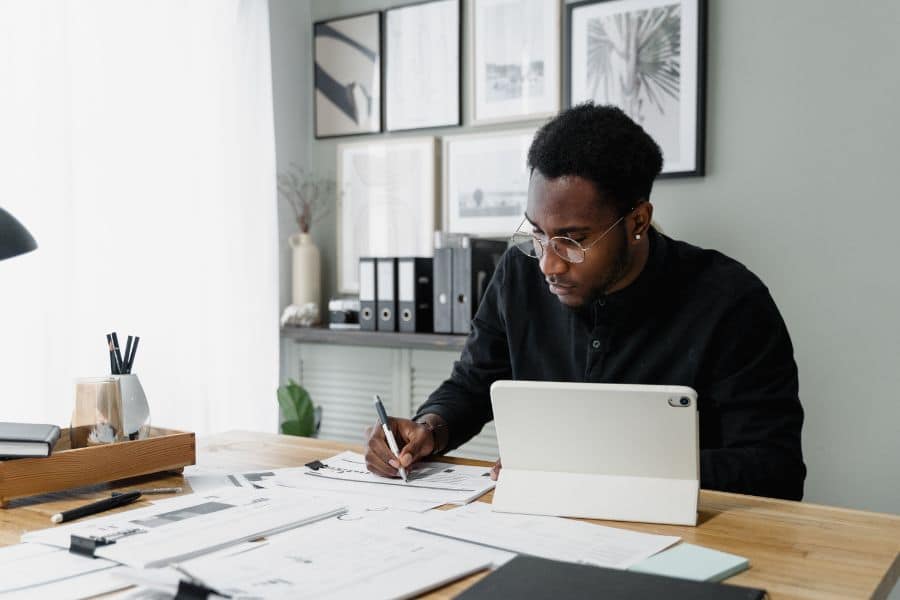 student studying accounting after receiving accounting bursaries