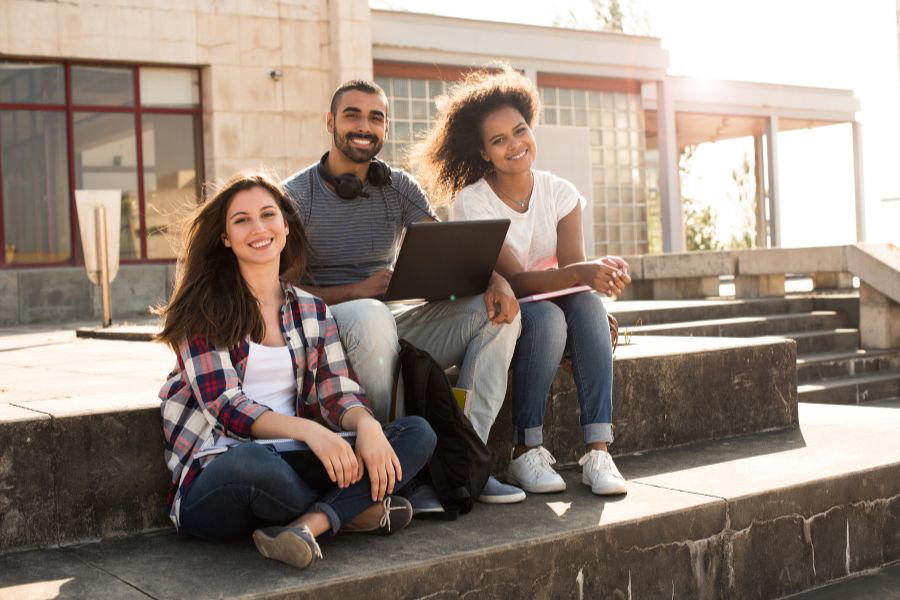 students looking for online courses on campus