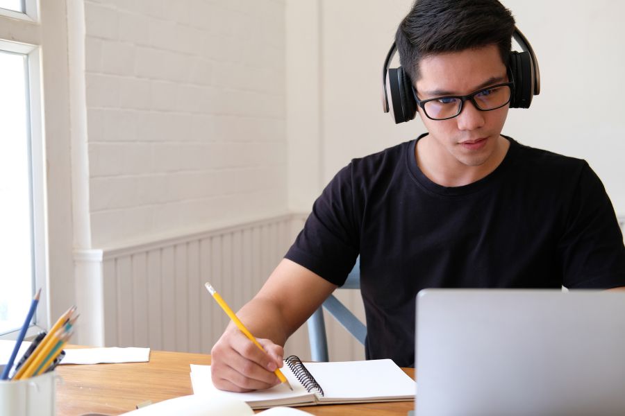learner studying for matric rewrites