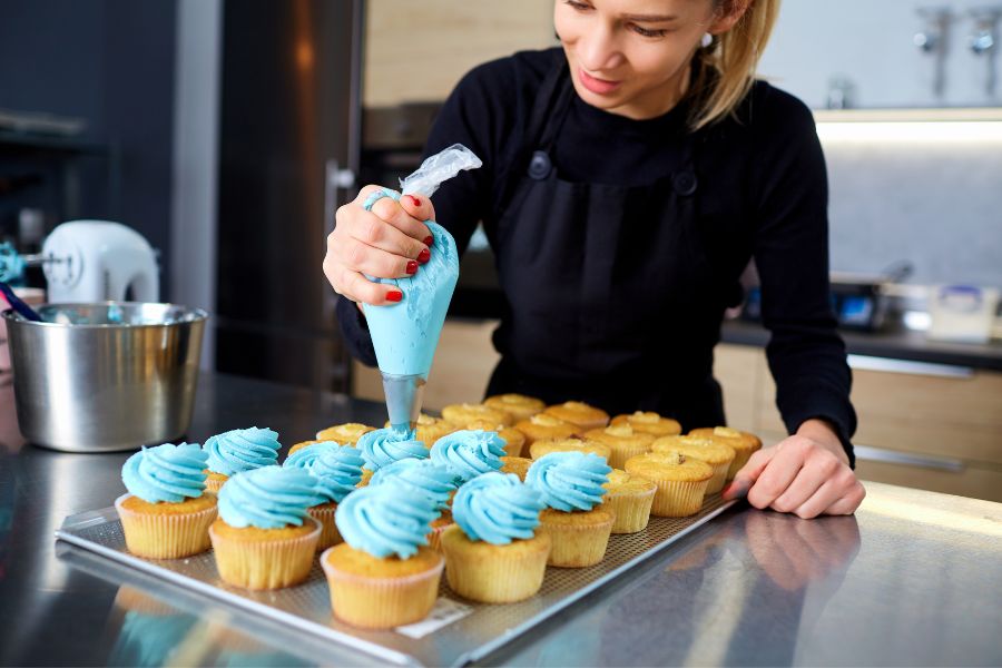 student learning how to become pastry chef at culinary school