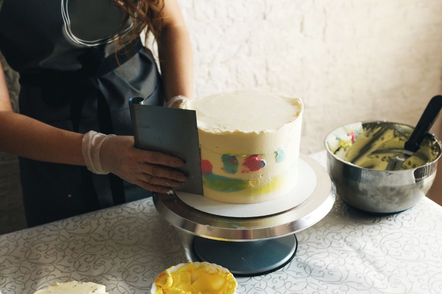 student learning how to become a pastry chef